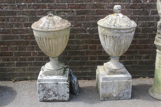 Pair coadstone urns and composition pedestal